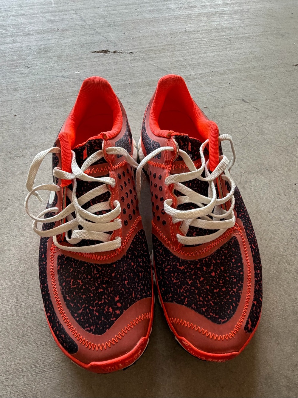 Nike Black and Bright Red Women's Athletic Sneakers